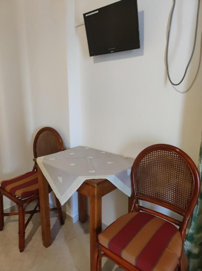 Artemis Rooms Frangokastello Exterior foto